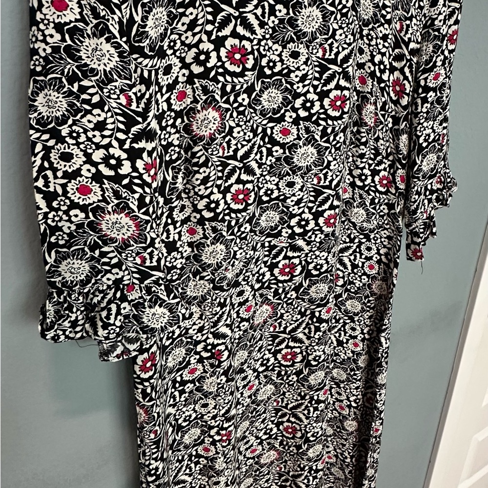 LOFT Black and White Floral Dress with Pink Highlights! Size 10- light Worn once